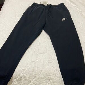 Nike Mens jogger style Sweatpants